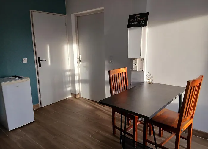 Des Kitchenette-salle De Bain-terrasse * Bazancourt