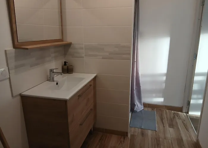 Des Kitchenette-salle De Bain-terrasse Appartement